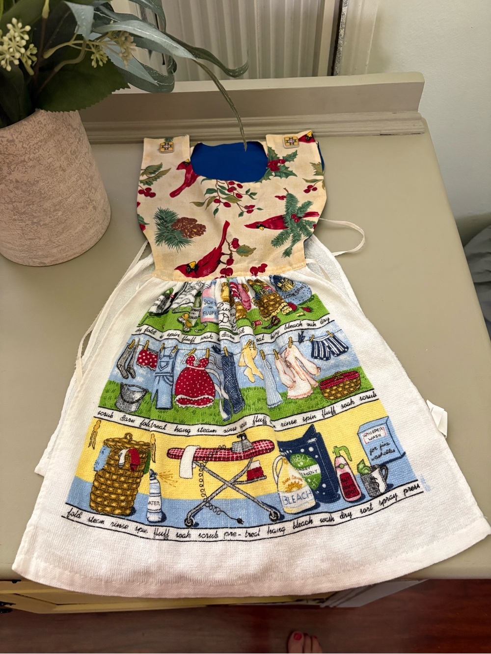 Vintage Style Kitchen Oven Apron/Dish Towel with Cardinal & Laundry Print